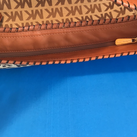 Michael Kors Signature bag - Picture 7 of 16